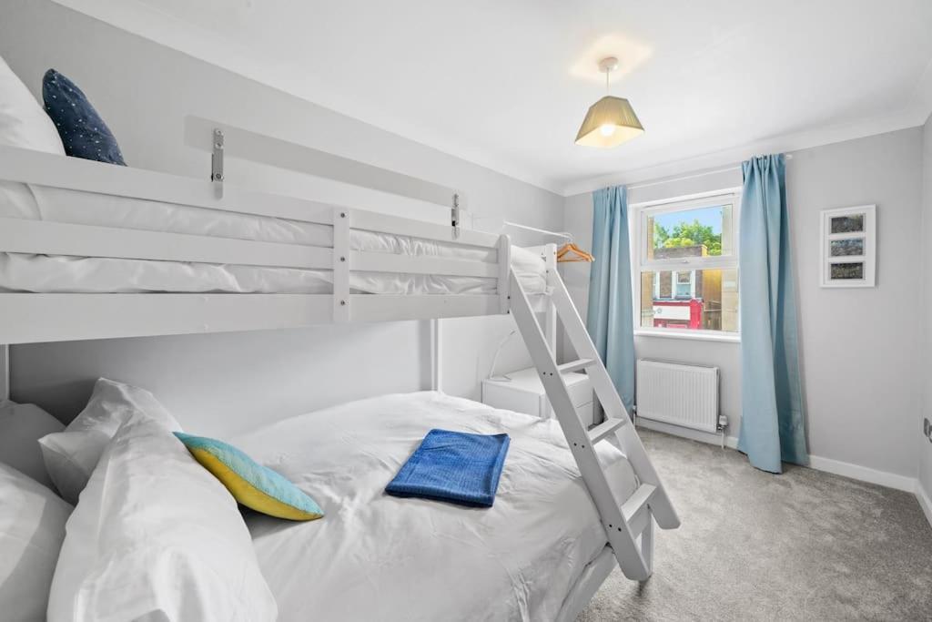Modern Near Old Town With Parking * Margate