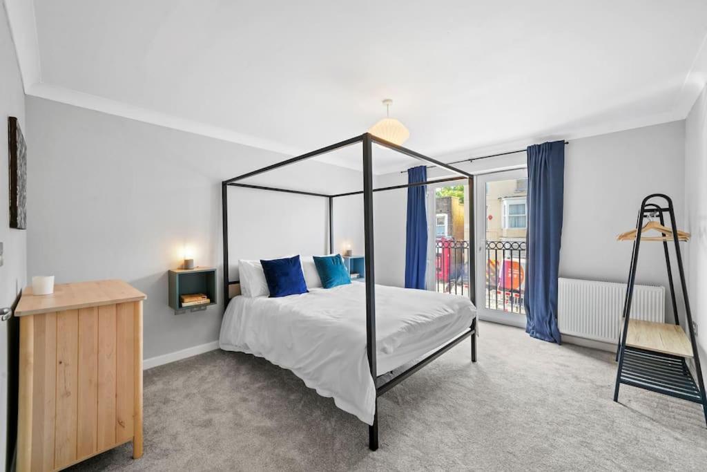 Apartment Modern Near Old Town With Parking