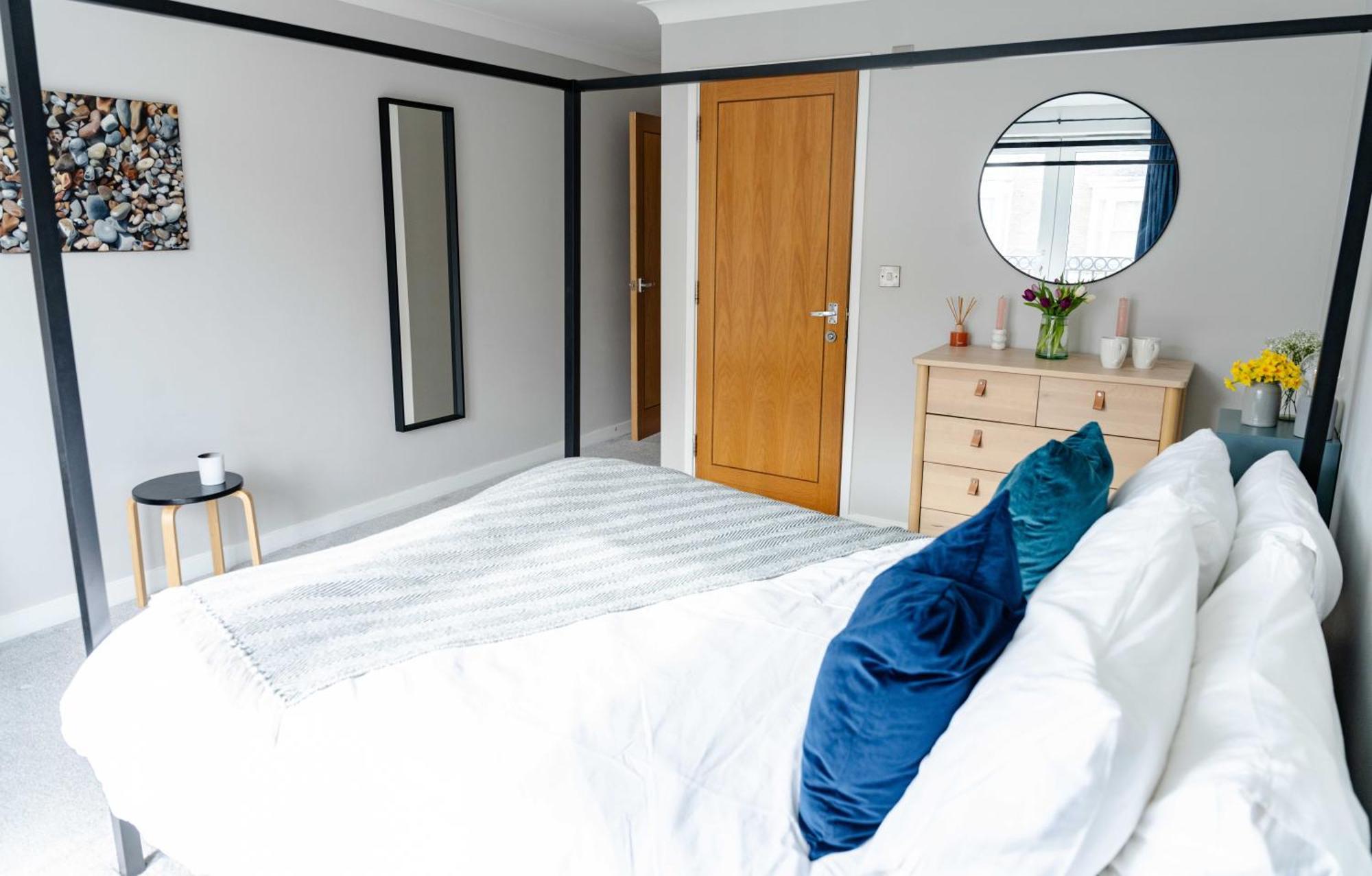 Apartment Modern Near Old Town With Parking