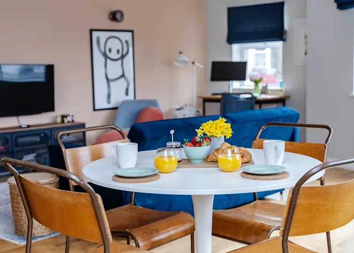 Modern Apartment Near Old Town With Parking