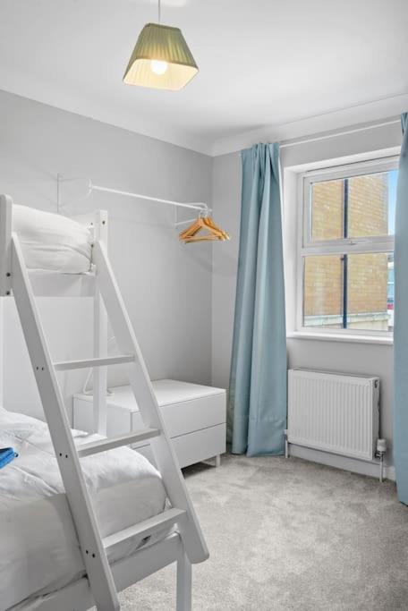Apartamento Modern Near Old Town With Parking